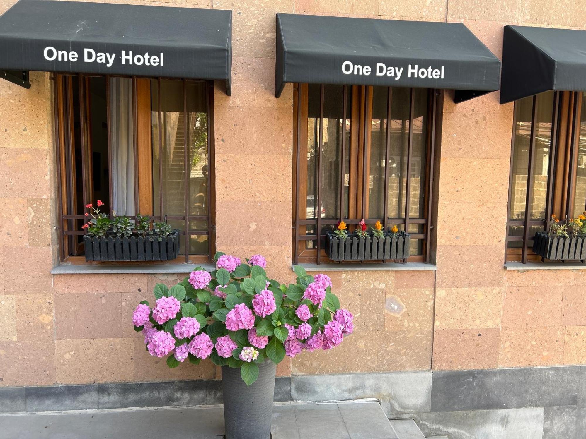 One Day Hotel Yerevan Ngoại thất bức ảnh